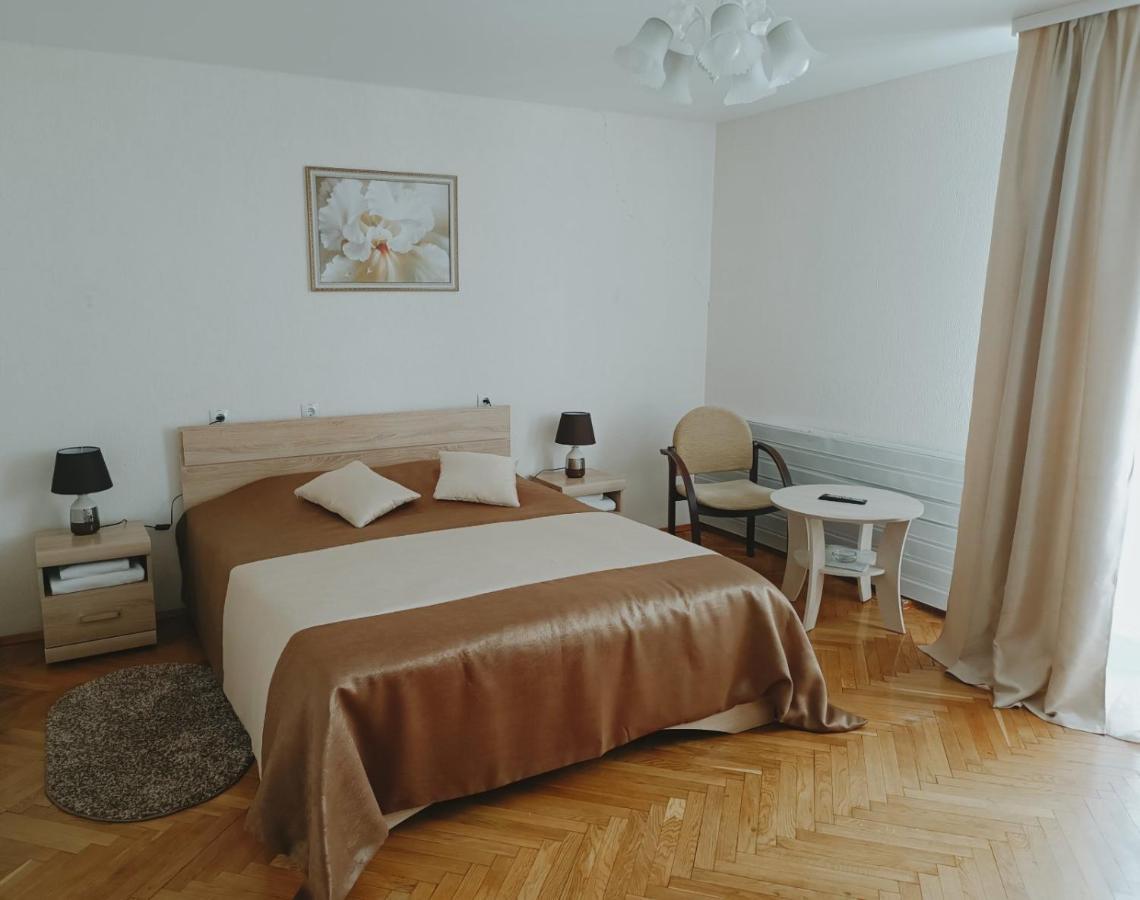 Agat Hotel Minsk Exteriör bild