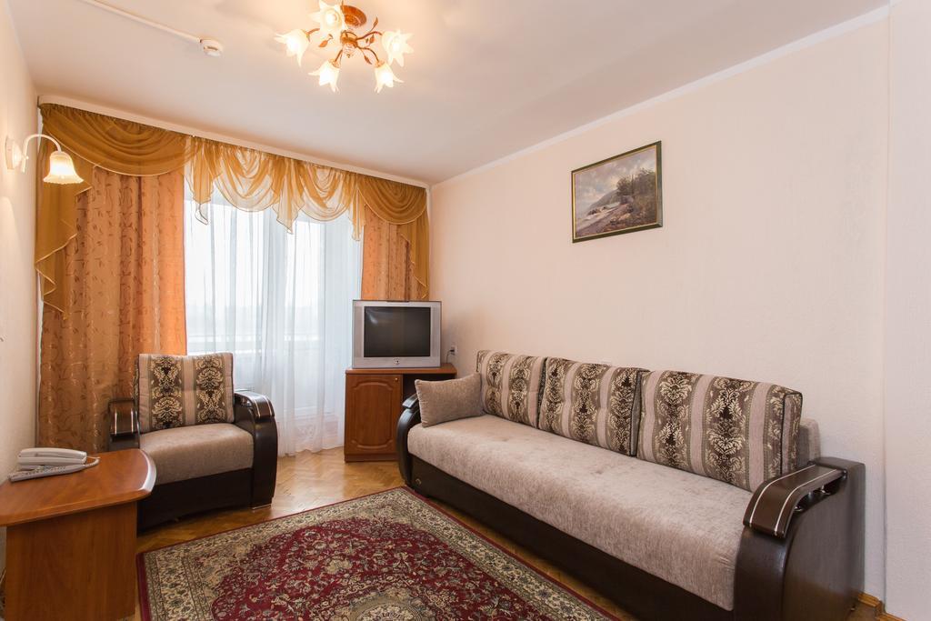 Agat Hotel Minsk Exteriör bild