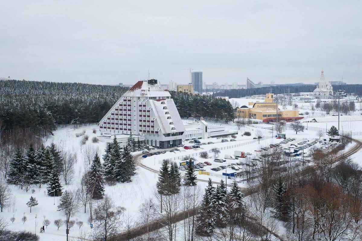 Agat Hotel Minsk Exteriör bild